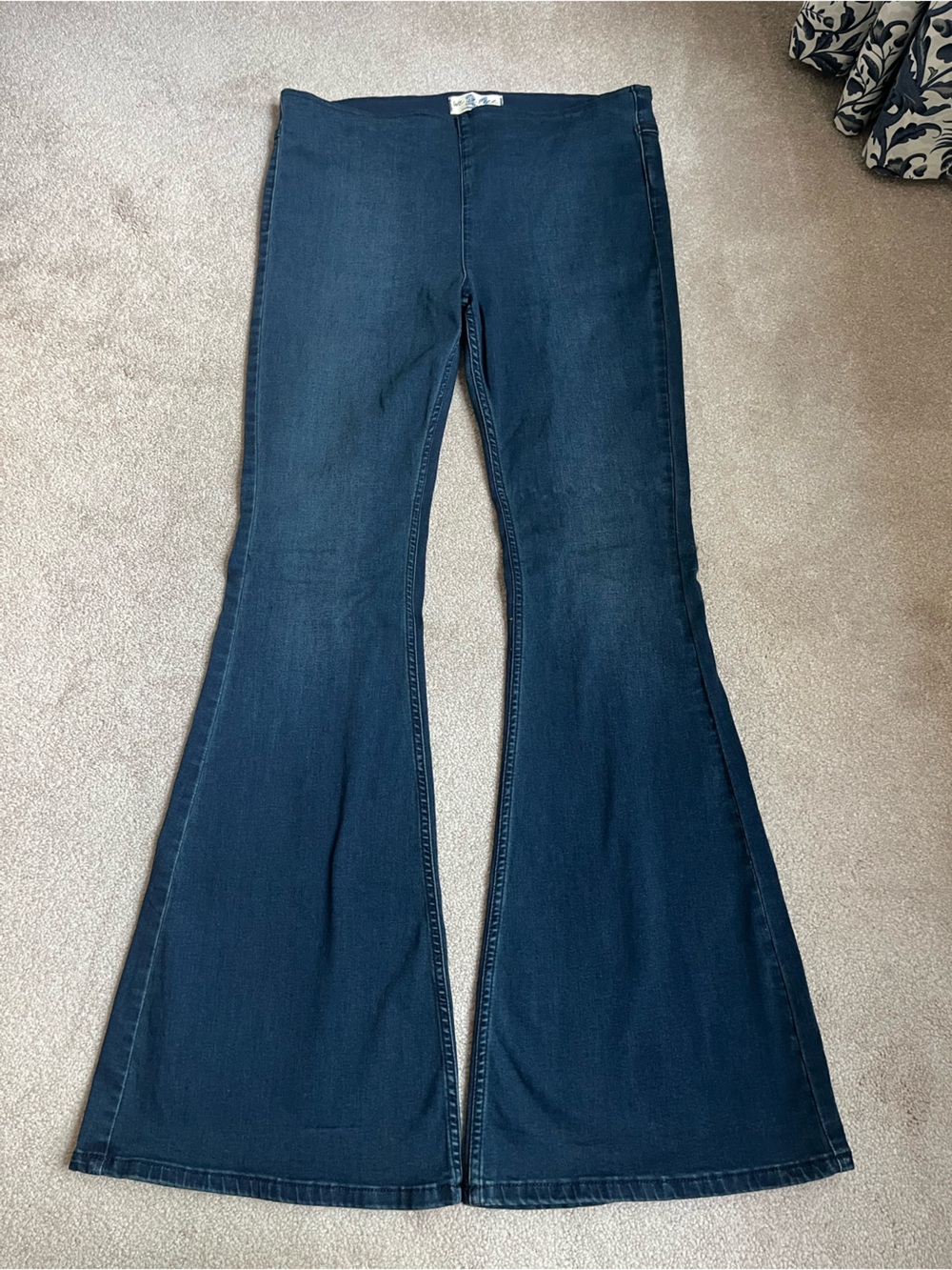 Free People Penny Pull-On Flare Jeans | Dark Wash | Size 31